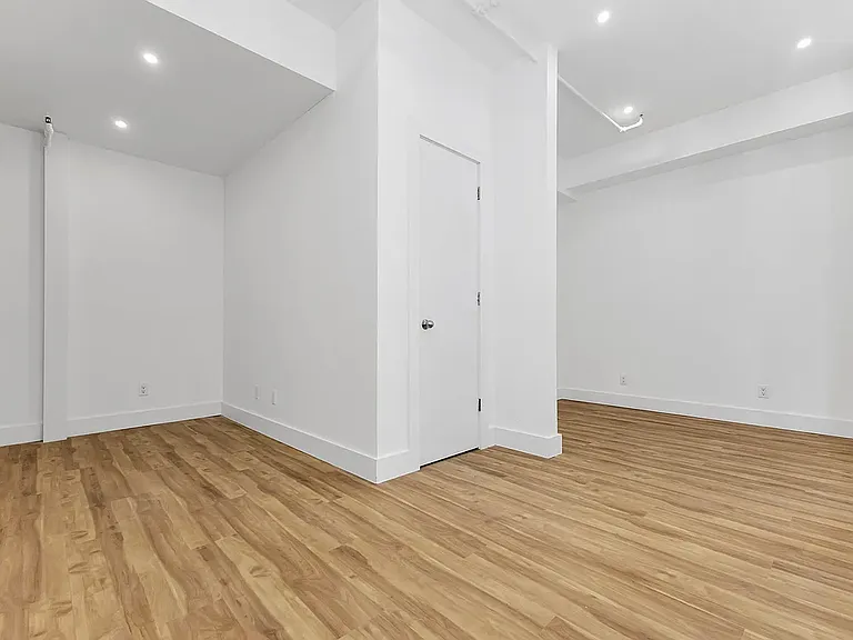 248 W 35th St #1007 — Photo 7