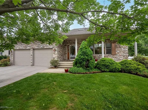 2800 Milano Dr, Easton, PA 18040