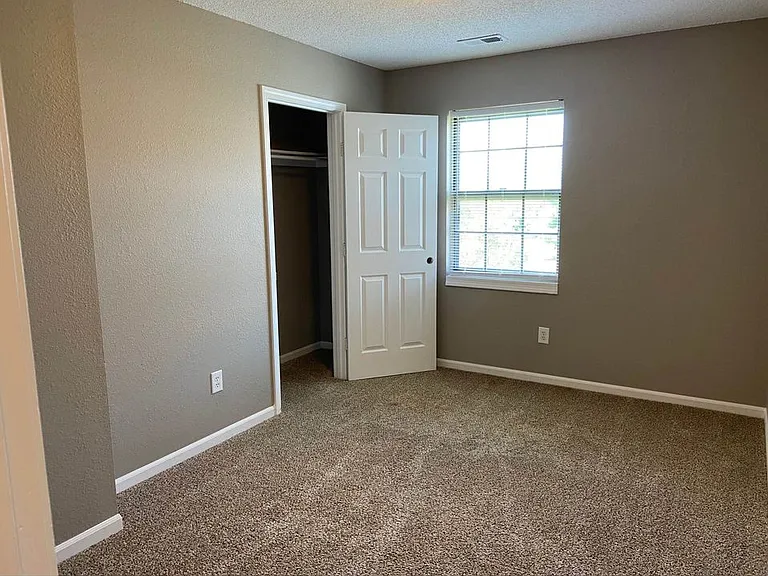 1102 Pine Ct #D — Photo 8