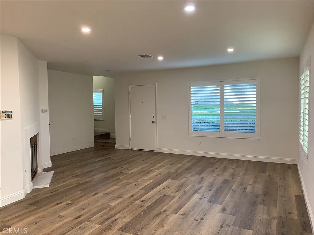 3 bed, 2.5 bath, 1339 sqft, $2,700 — Photo 2