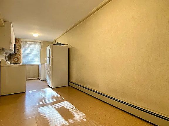 4th image of 2581 41st St APT 1