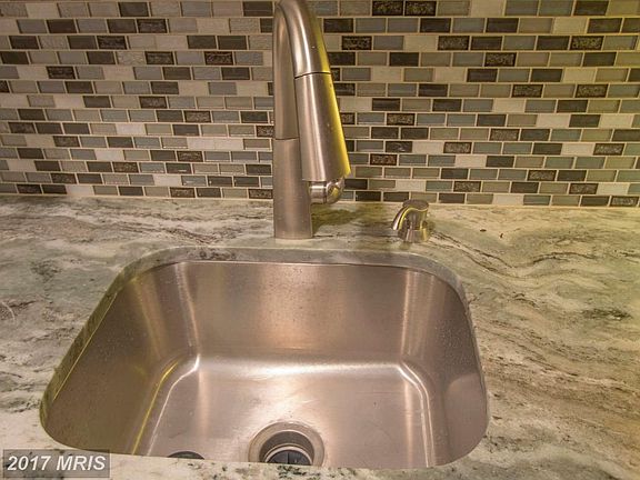 BEAUTIFUL DESIGNER BACKSPLASH