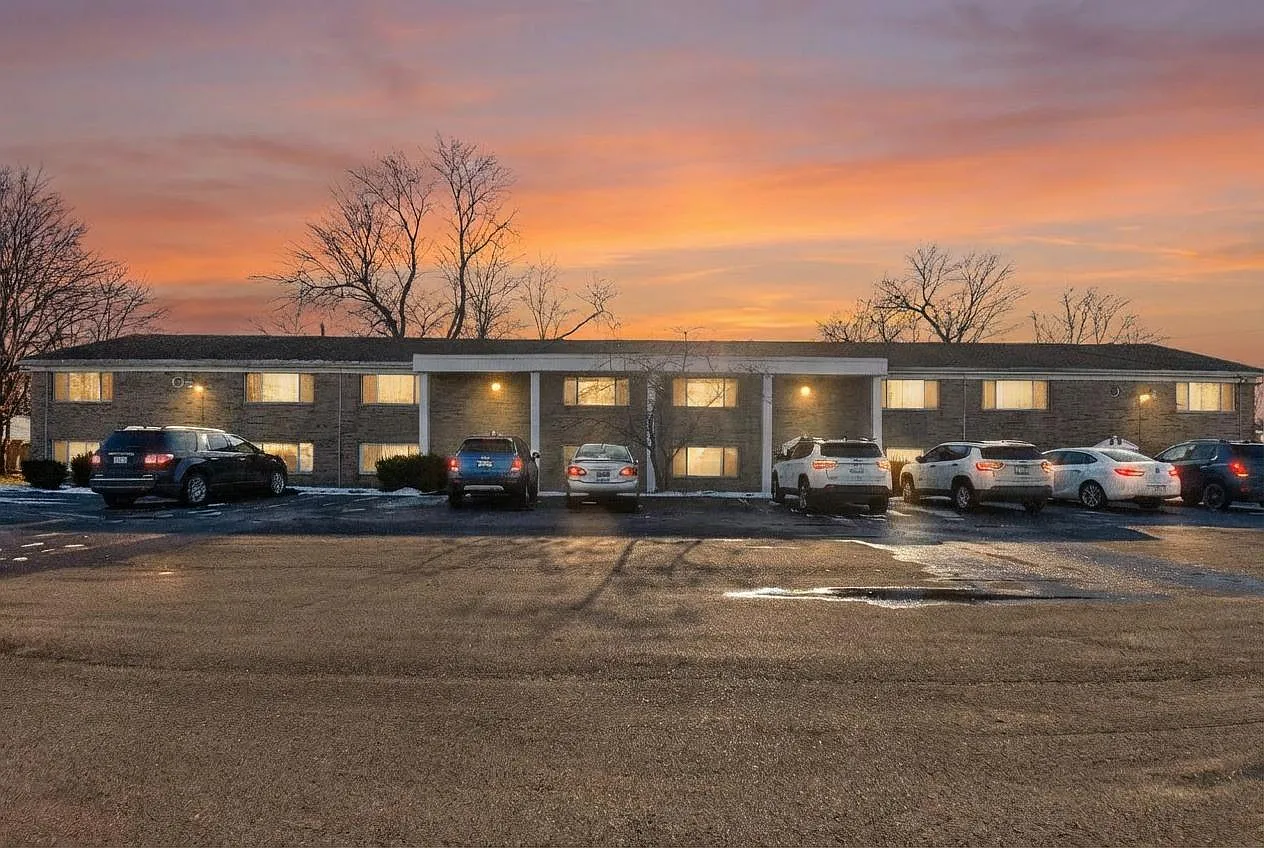 4401 N Grand River Ave - 3 — Photo 4