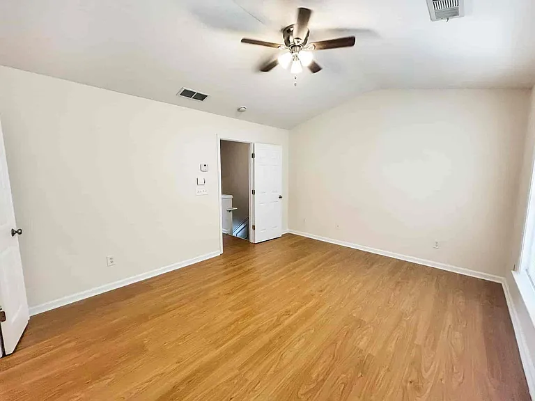 4033 Edgecomb Dr — Photo 14