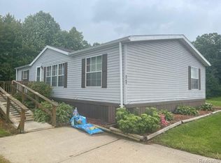 549 Elmwood Ln, Columbus, MI 48063