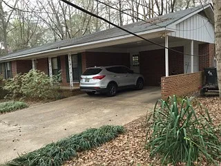 Charming Auburn Home with Space, Comfort & a Prime Location! — Photo 2