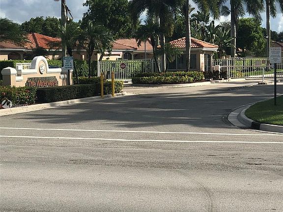 4th image of 623 NW 129th Way
