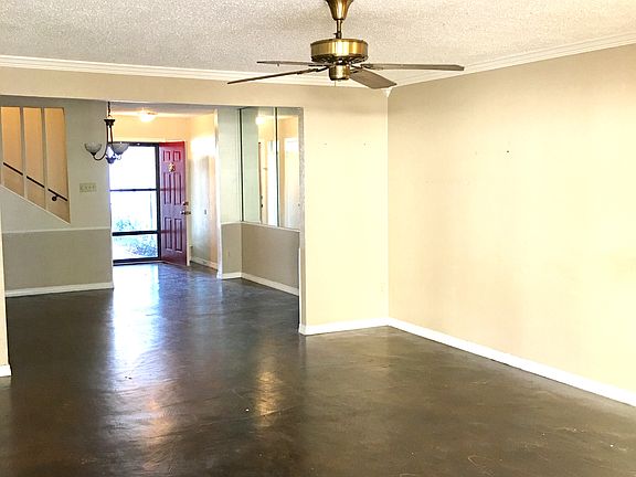 5th image of 1103 Towne Oak Dr
