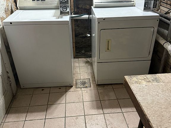 3rd image of 1 Elinor Pl APT 1