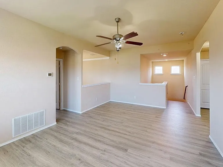 400 Plum Ct — Photo 7