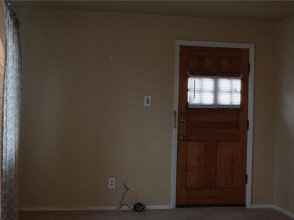 3rd image of 1181 Summit Dr