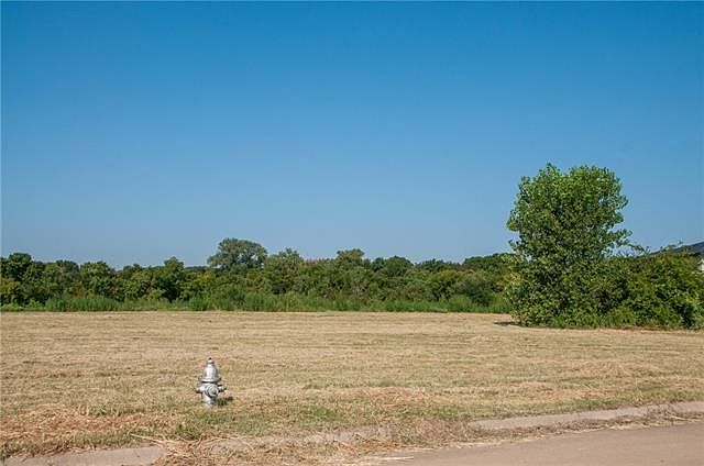 1st image of 5 Garden Ln
