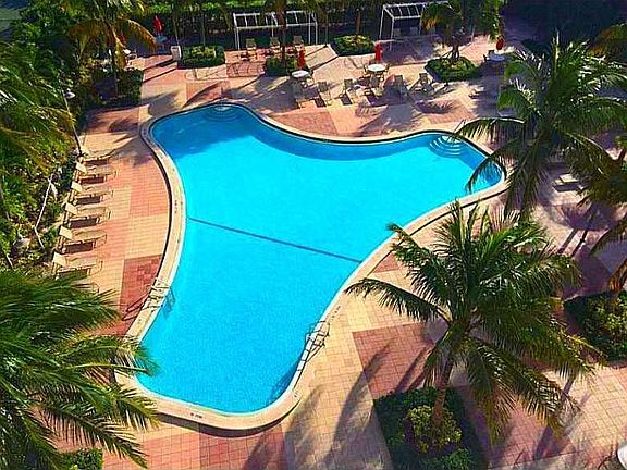 3rd image of 19380 Collins Ave APT 103