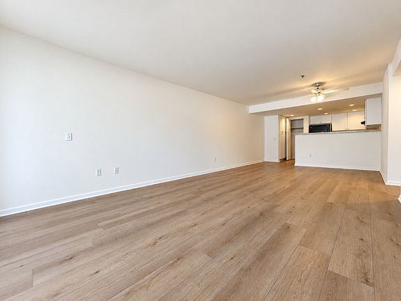 4th image of 960 16th St APT 2