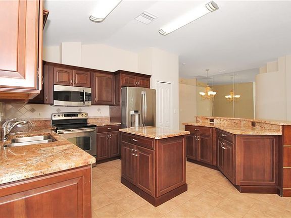 4th image of 701 Straw Lake Dr