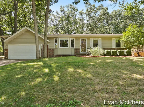 2433 Glenvalley Ave NW, Grand Rapids, MI 49544