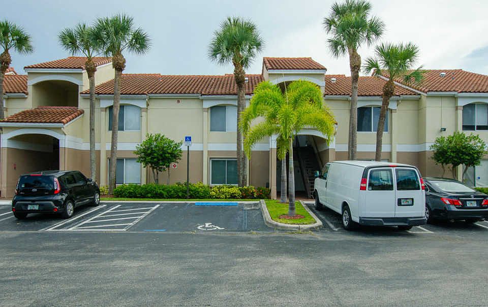 1st image of 815 W Boynton Beach Blvd APT 3105