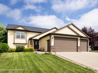 1182 25th St W, Dickinson, ND 58601