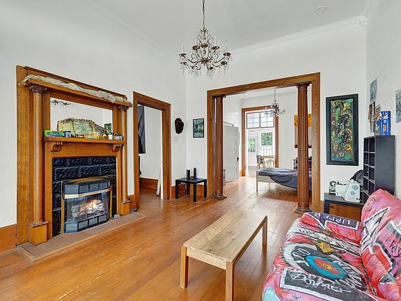 4th image of 223 N Bishop St