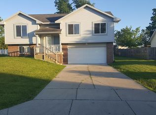 1490 Edgeknoll Dr SE, Grand Rapids, MI 49508