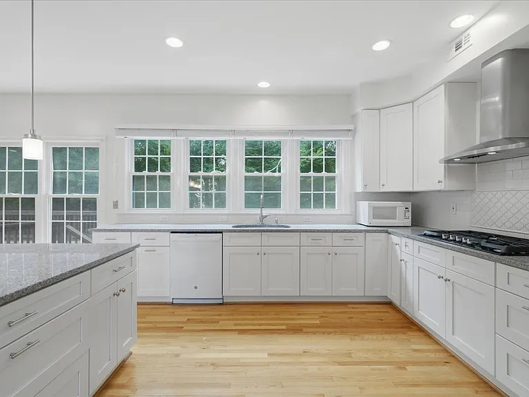 1959 Horse Shoe Dr — Photo 14