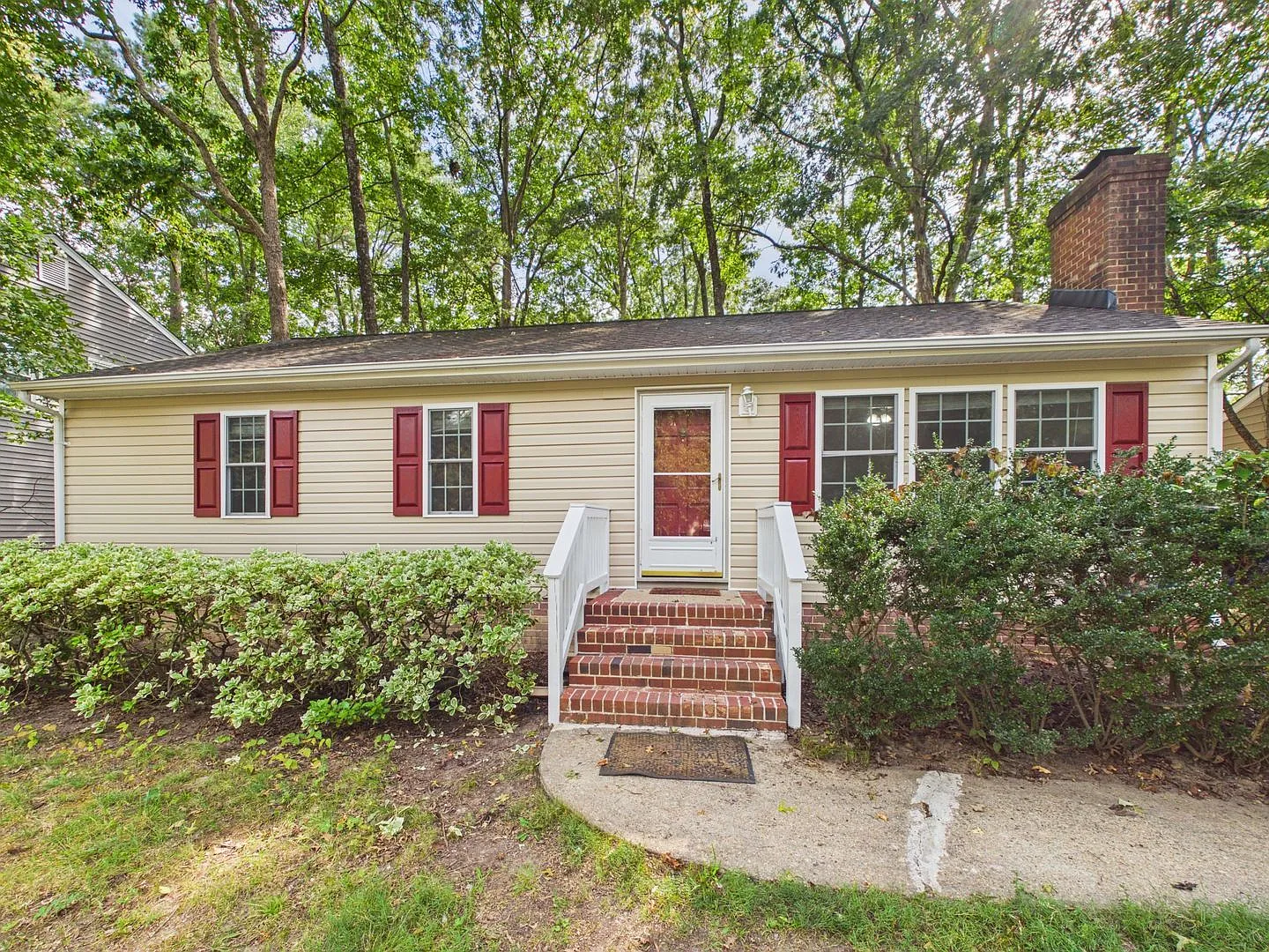 3 bed, 1.0 bath, 1144 sqft, $1,950 — Photo 4