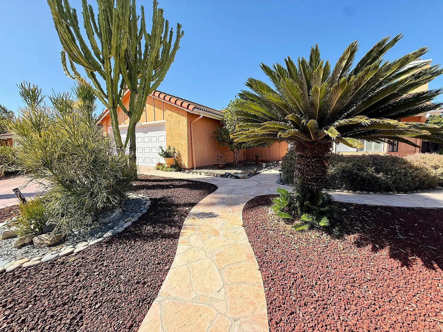 3 bed, 1563 sqft, $4,200 — Photo 2