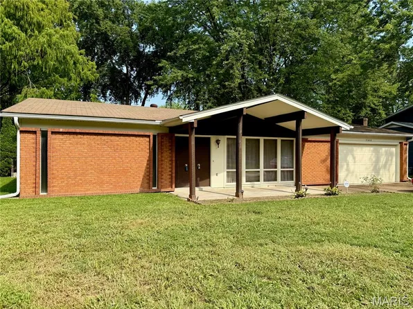 3208 Seven Pines Dr, Belleville, IL 62221