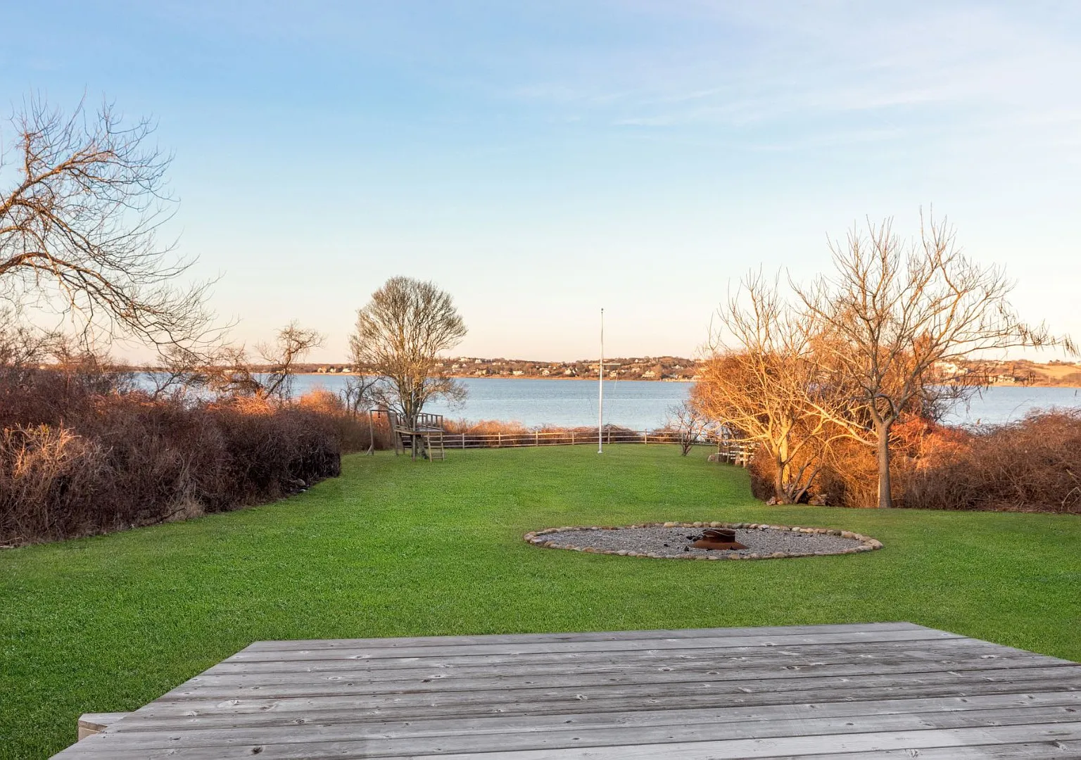 Renovated Lake Front — Photo 2