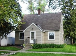 109 E 7th St, Morris, MN 56267