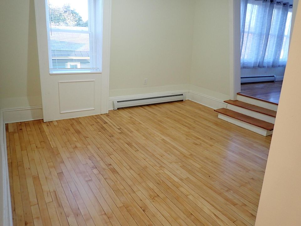 step down livingroom- steps to sunroom - Note the encased window