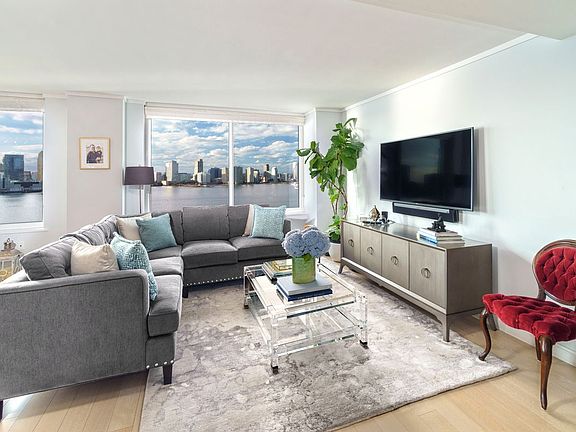 2nd image of 212 Warren St APT 20E