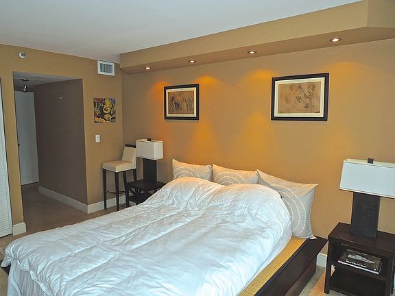 5th image of 1717 N Bayshore Dr APT 2547