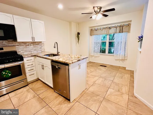 130 Spruce Ln, Collegeville, PA 19426