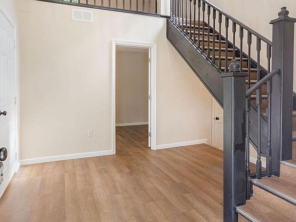 5th image of 2325 York Rd