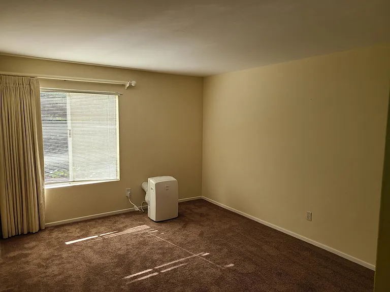 23732 Hillhurst Dr #27 — Photo 14