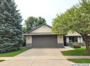 1429 Birch Dr, Mason City, IA 50401