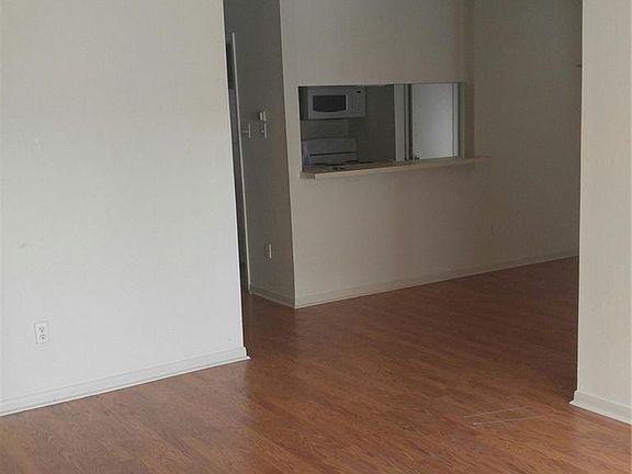 4th image of 2531 Hickory Dr