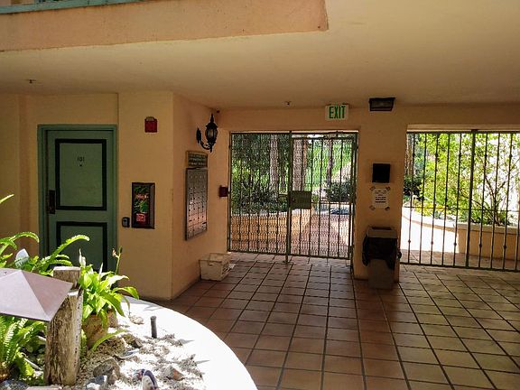 3rd image of 64O Veteran Ave #101