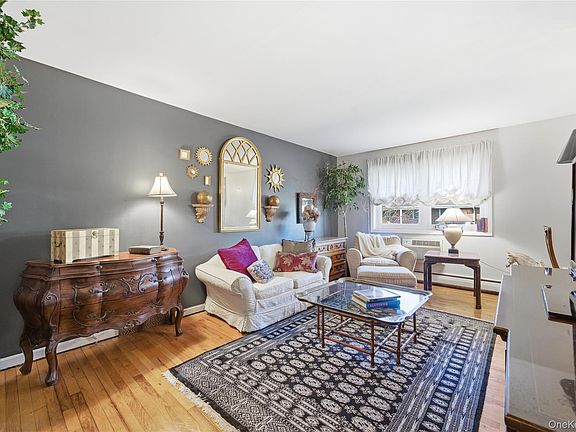 4th image of 297 Merrick Road #D 1