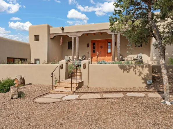 3056 Monte Sereno Dr, Santa Fe, NM 87506