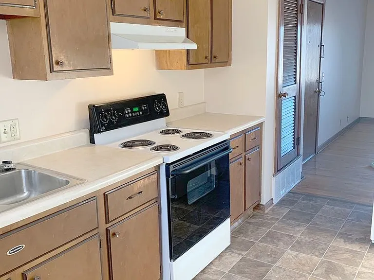 Keystone Court Apartments - Benson — Photo 8