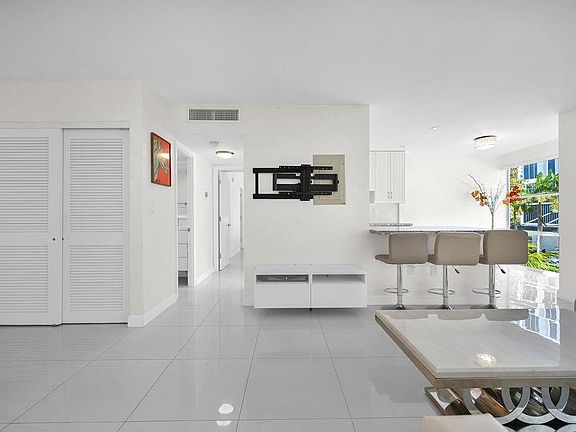 3rd image of 17620 Atlantic Boulevard #302