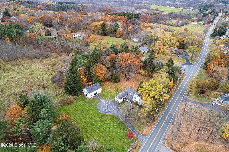 2nd image of 1087 Sacandaga Road