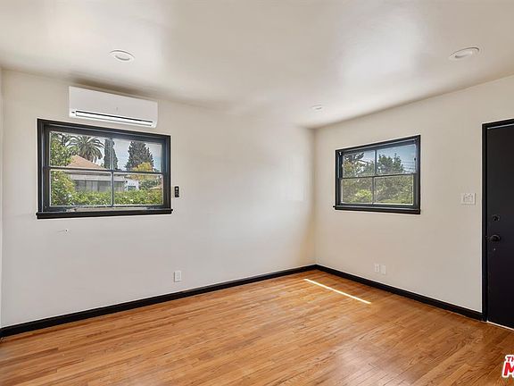 4th image of 20234 Cohasset St