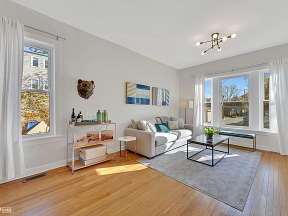 2nd image of 2916 W Berteau Ave #1