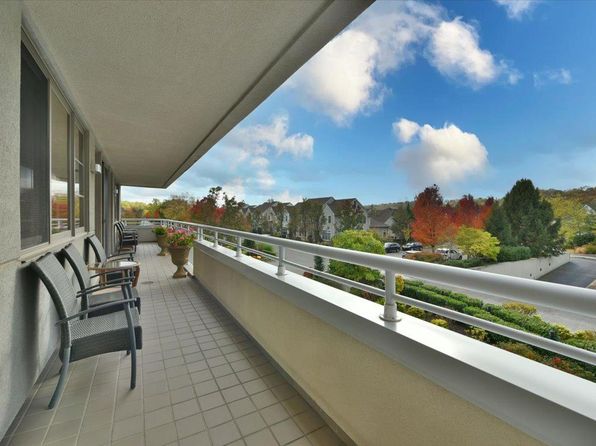 100 Harbor View Drive SW #335, Port Washington, NY 11050