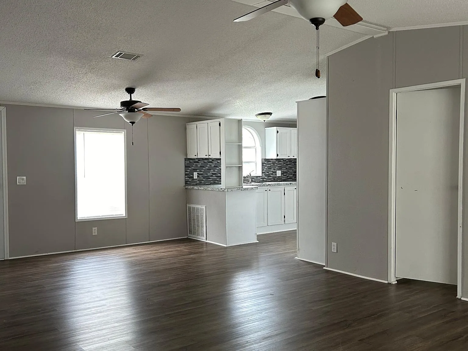 118 SW Merrimack Pl — Photo 4
