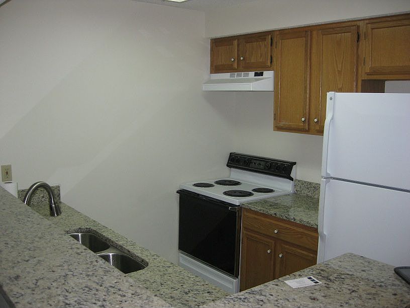Full size kitchen