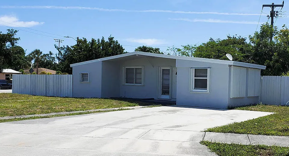 4398 NE 15th Ter